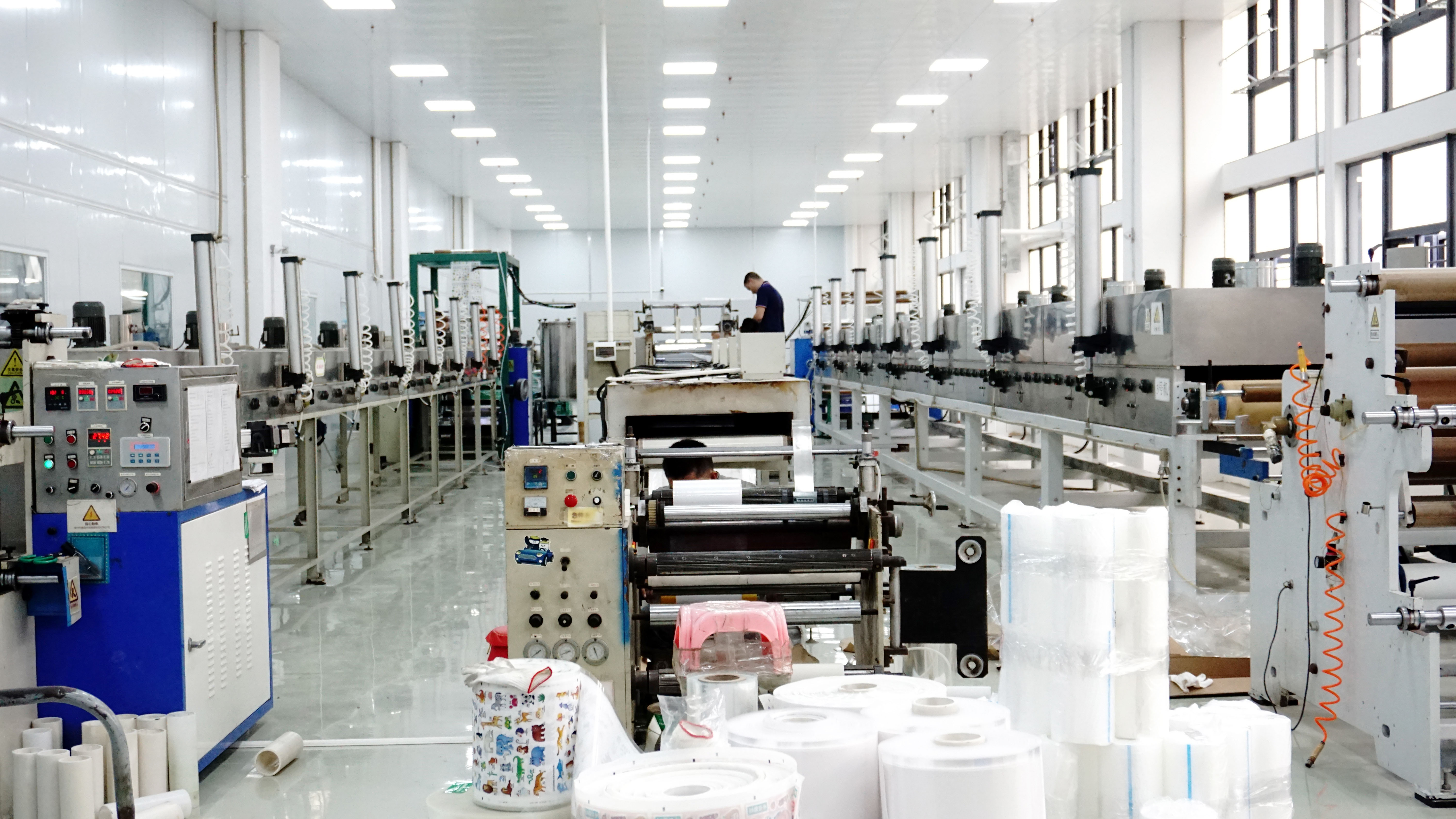 custom sticker printing bulk - Batch production workshop for stickers